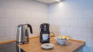 Réfrigérateur, four, plaque de cuisson, lave-vaisselle