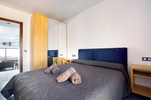 2 chambres, fer et planche à repasser, Wi-Fi gratuit, draps fournis