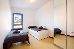 2 slaapkamers, een strijkplank/strijkijzer, gratis wifi, beddengoed
