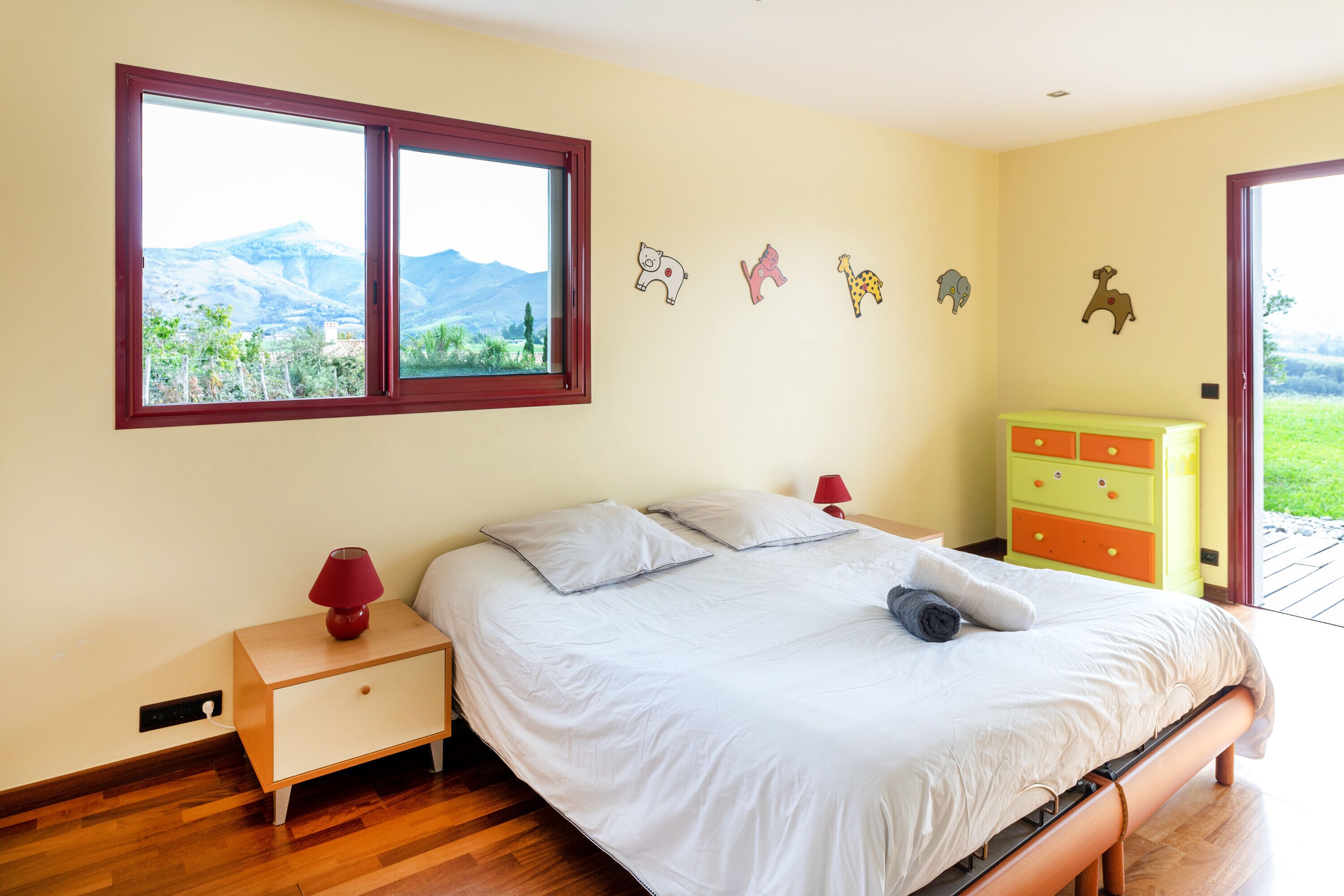 Villa D'architecte d'Urrugne avec vue sur la montagne, piscine privée et Wi-Fi