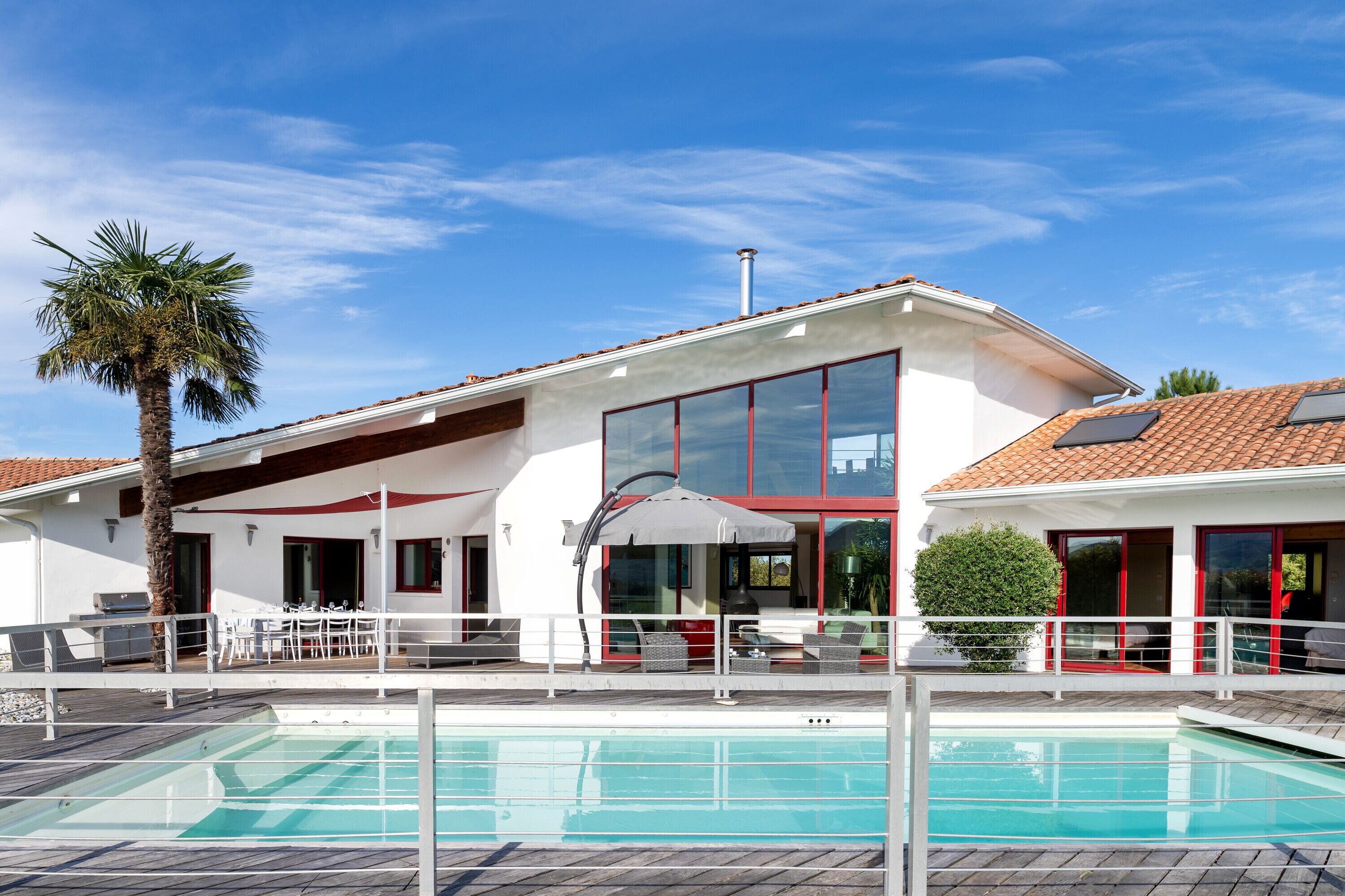 Villa D'architecte d'Urrugne avec vue sur la montagne, piscine privée et Wi-Fi