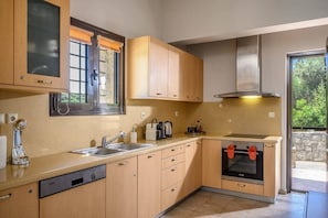 Apartment | Private kitchen | Full-size fridge, oven, stovetop, dishwasher