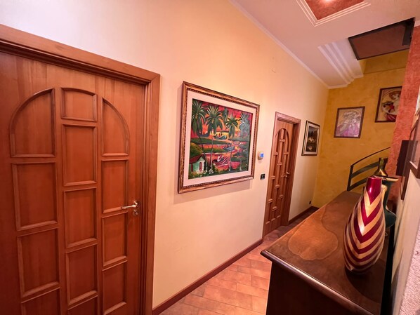 Maison, plusieurs lits | Intérieur