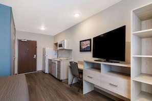Individually furnished, desk, laptop workspace, blackout curtains - WoodSpring Suites Morrisville Raleigh Durham Airport (Morrisville)