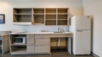 Full-sized fridge, microwave, stovetop, freezer