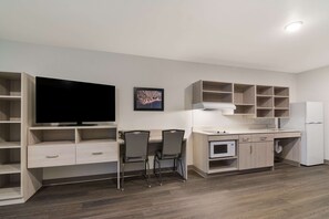Individually furnished, desk, laptop workspace, blackout curtains - WoodSpring Suites Morrisville Raleigh Durham Airport (Morrisville)