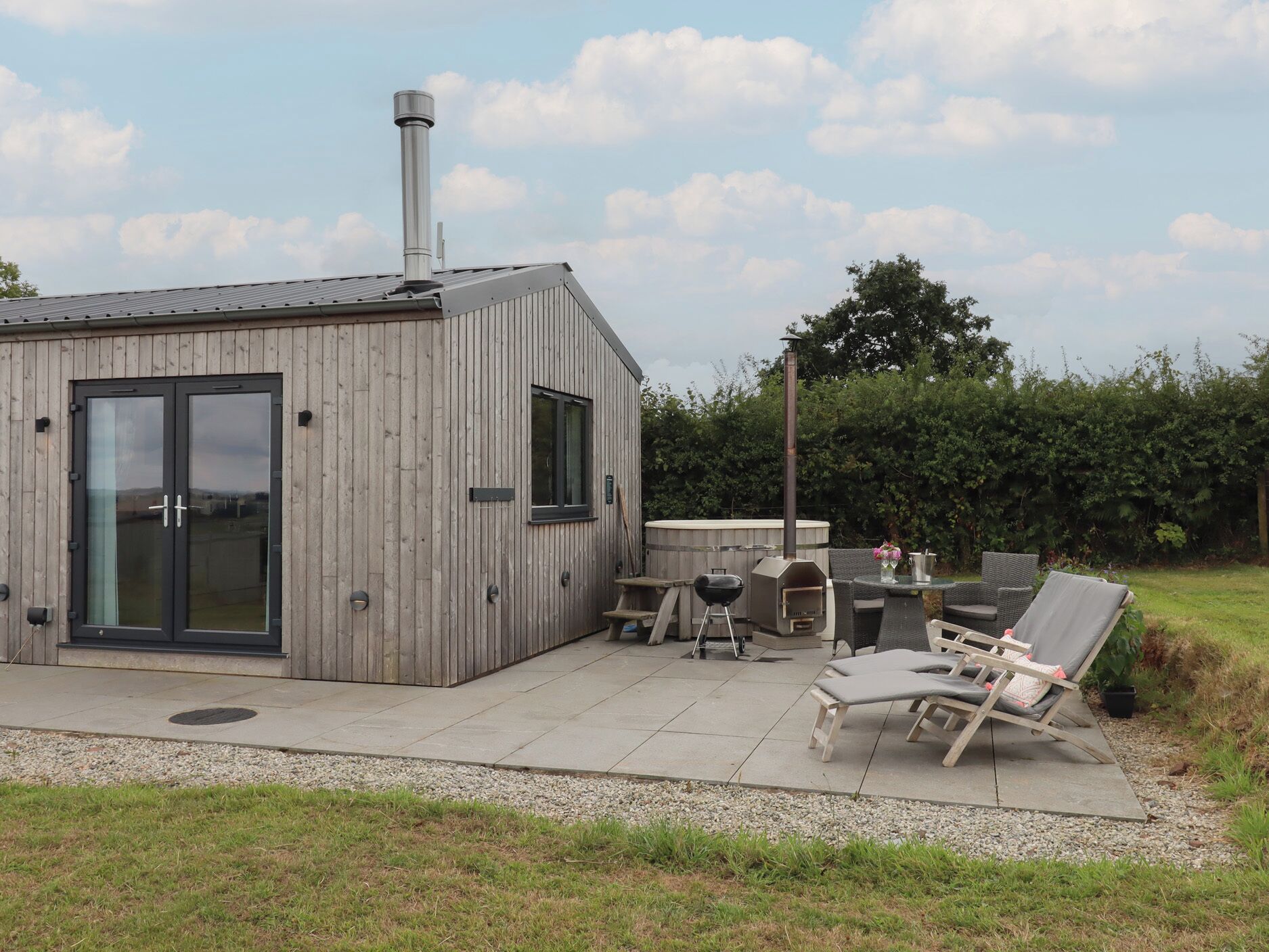 Cottage | Outdoor dining