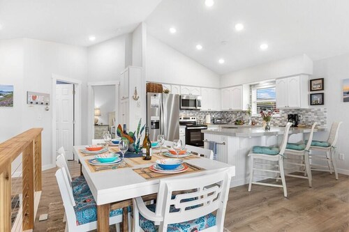 Easy Living Oregon Coast Townhome - Ocean View!