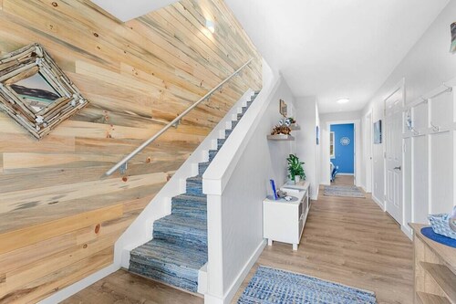 Easy Living Oregon Coast Townhome - Ocean View!