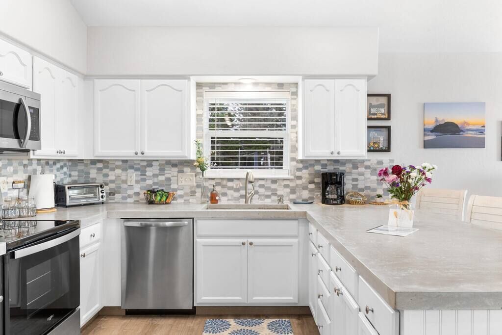 Easy Living Oregon Coast Townhome, Easy Living Oregon Coast Townhome - Ocean View!