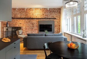 Deluxe Apartment | In-room dining - apartamenty-wroc by the River (Wroclaw)