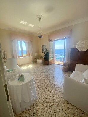 Living area - The Scent of the Sea-Suite Home Directly Sea (Praiano)