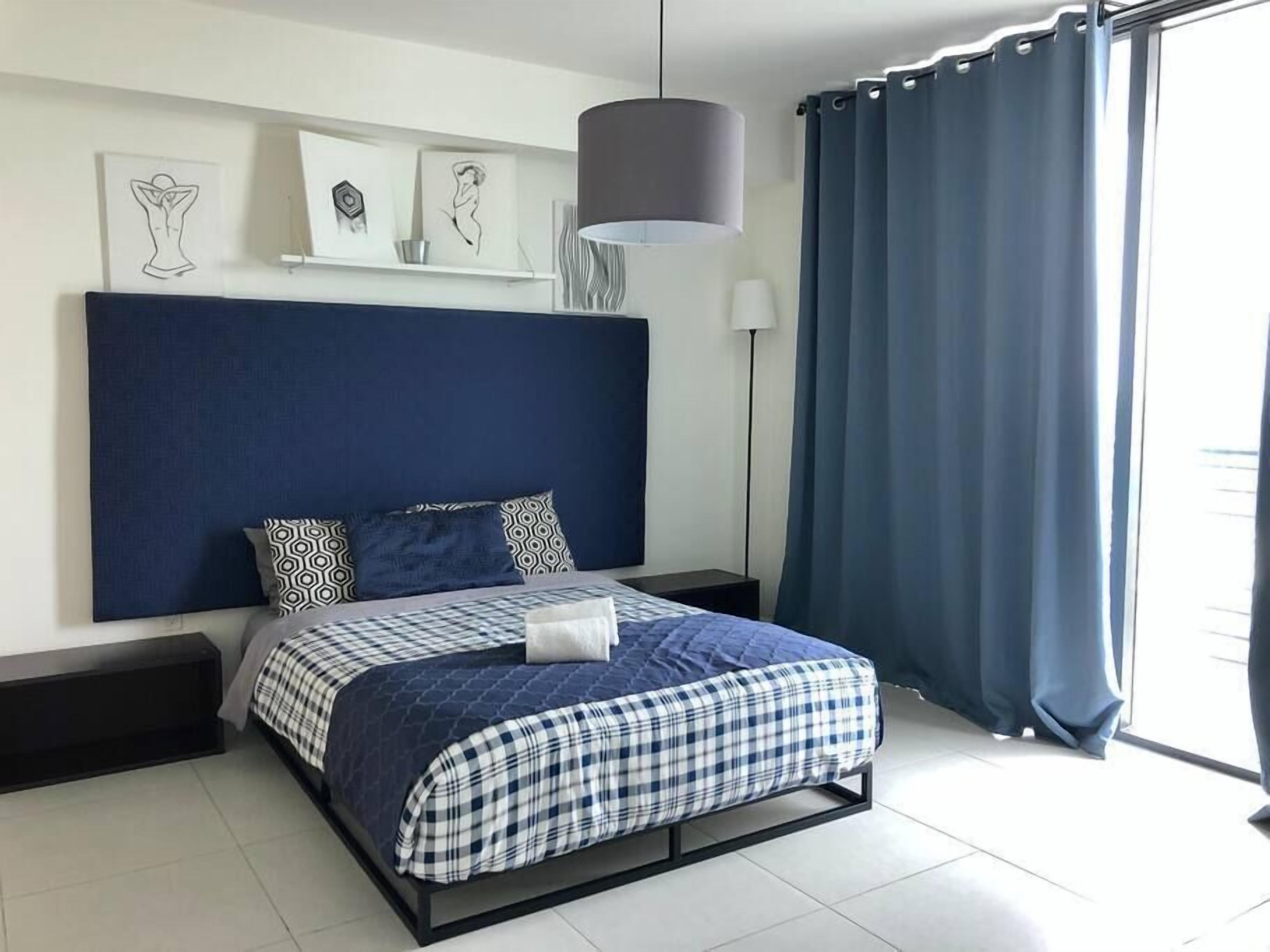 A1206 AWESOME 2/2 Downtown Doral Apartment