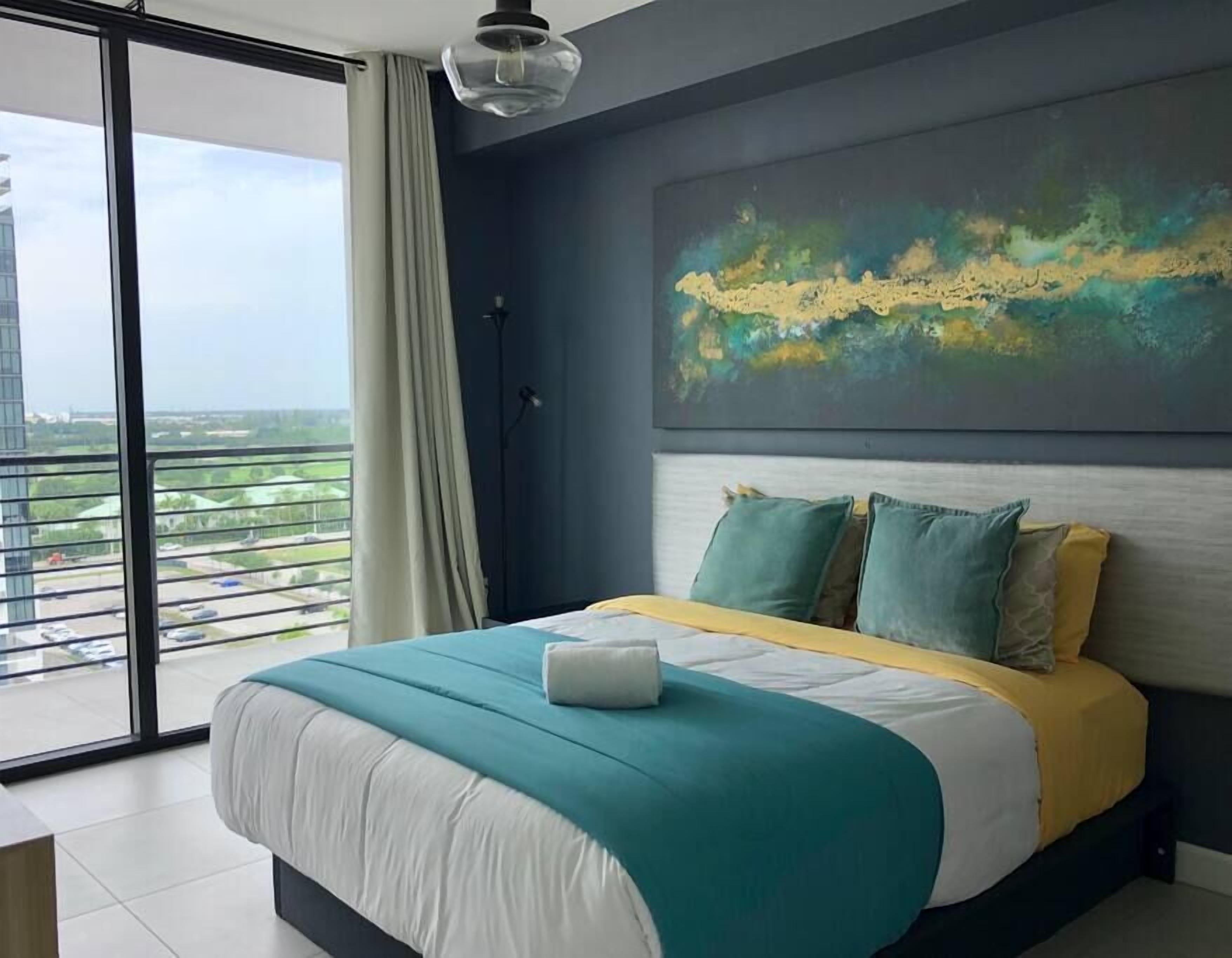 A1206 AWESOME 2/2 Downtown Doral Apartment