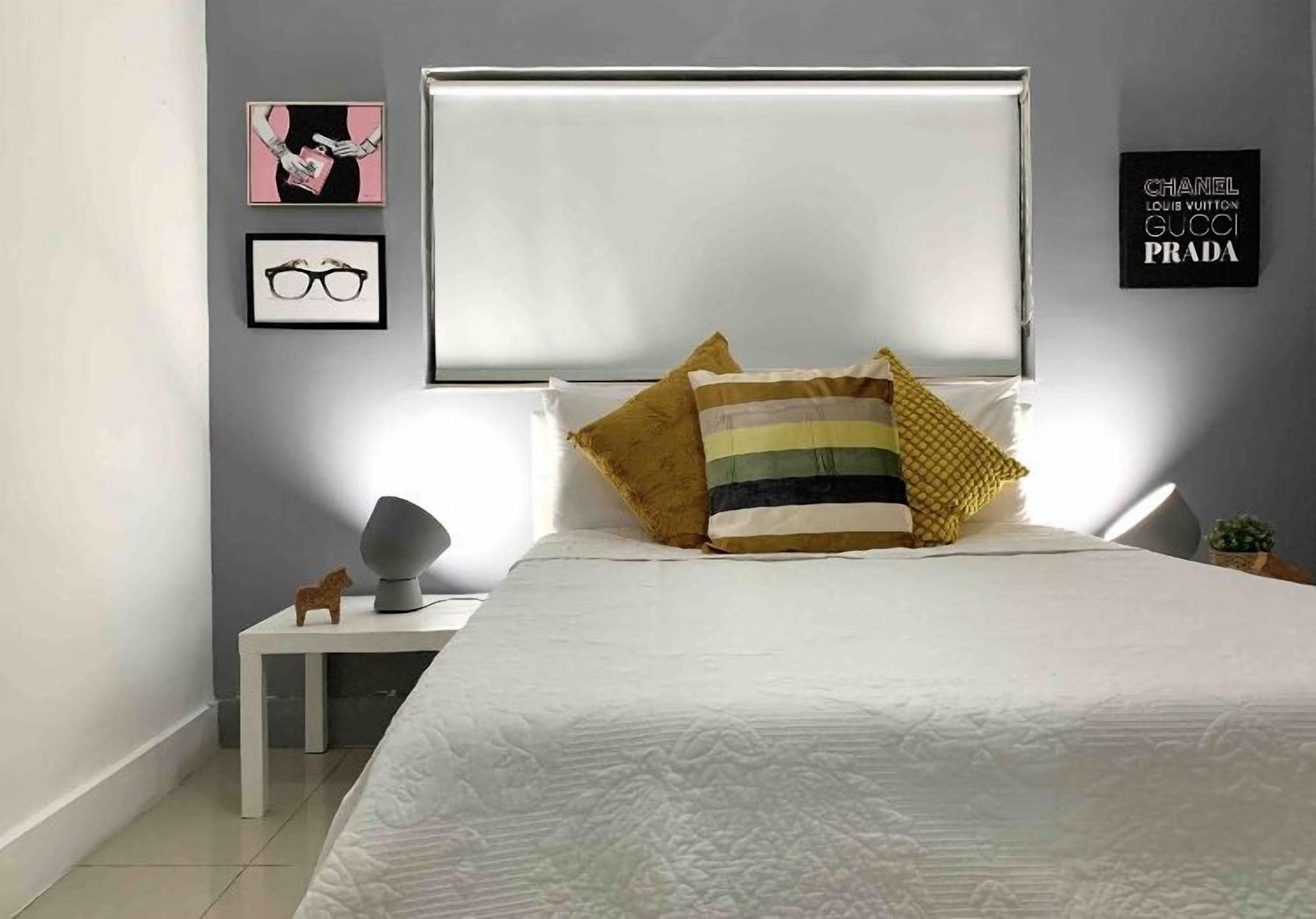 1 dormitorio, escritorio, tabla de planchar con plancha y wifi