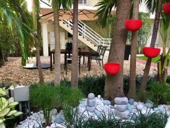 Outdoor dining - Oasis-04 5 MIN FROM MIAMI BEACH, Studio, Miami Design District & Wynwood (Miami)