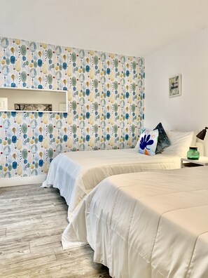 Iron/ironing board, WiFi, bed sheets