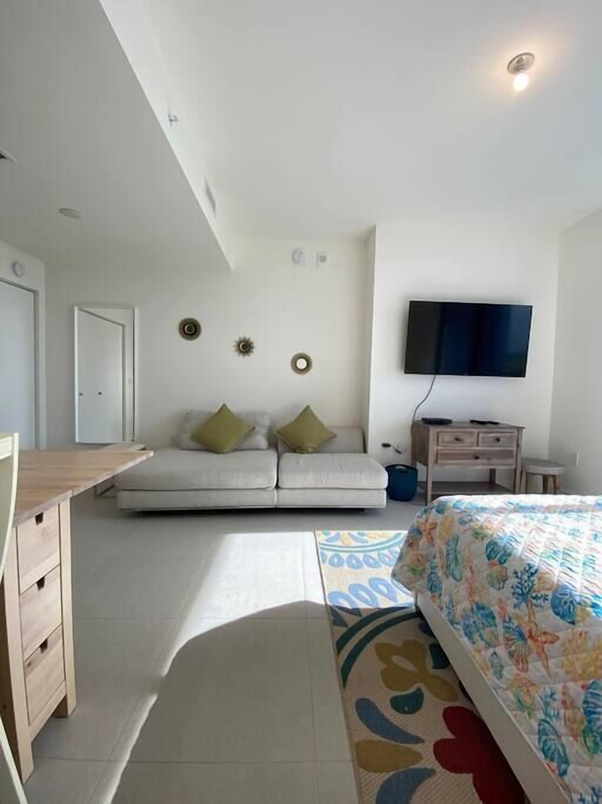 A1510 BRAND NEW Downtown Doral Studio