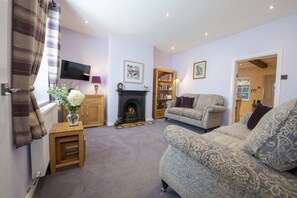 TV, fireplace, DVD player - Witton View, Bellerby, Yorkshire Dales (Leyburn)