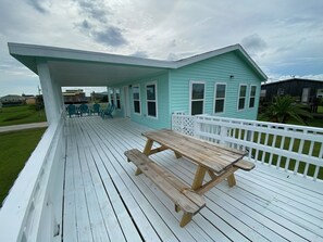 Outdoor dining - Updated 2 bedroom steps from the bay and the ocean! (Galveston)