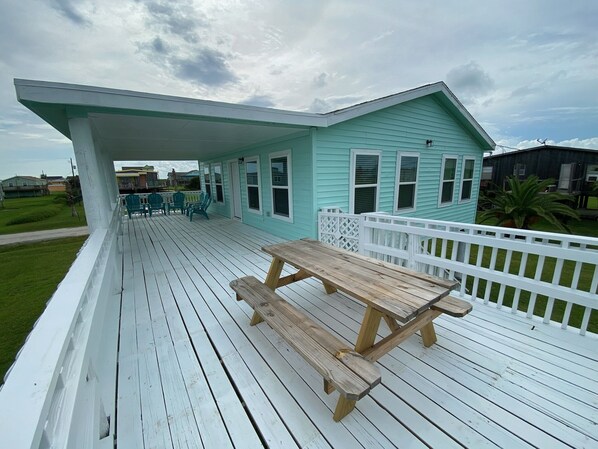 屋外ダイニングエリア