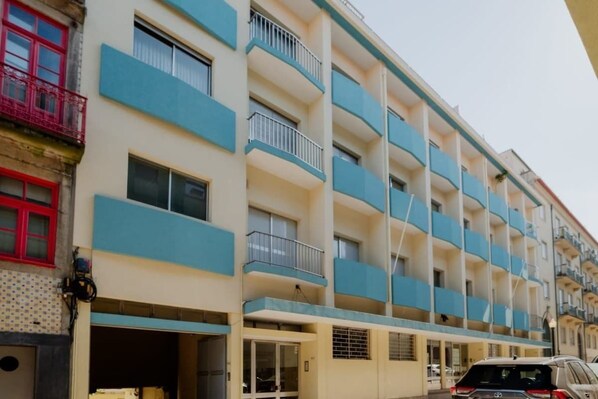 Exterior - Sunny and Spacious House, 4BD 3Bath Downtown Porto (Porto)