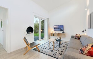 Living room - Nice Home in Lembruch/dümmer See With 2 Bedrooms, Sauna and Wifi (Lembruch)