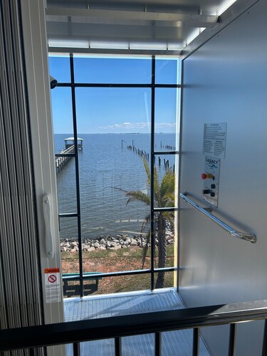 Pelican Pier Beach House on Lake Catherine