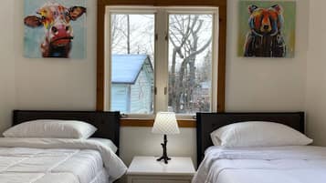 3 bedrooms, desk, iron/ironing board, free WiFi