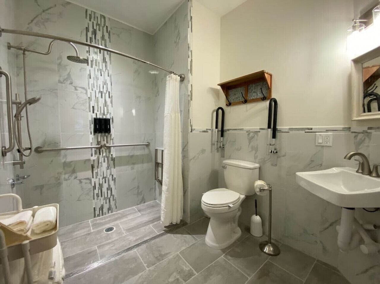 Universally Accessible Agrihood Farmhouse Hiking/Fireplace/Getaway