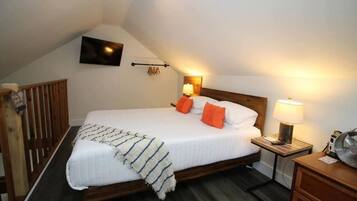 1 bedroom, desk, iron/ironing board, WiFi