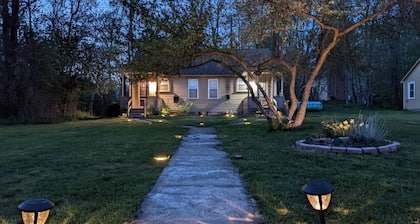 New! Romantic Agrihood Bungalow Getaway-Fireplace/WiFi