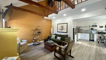 Smart TV, fireplace
