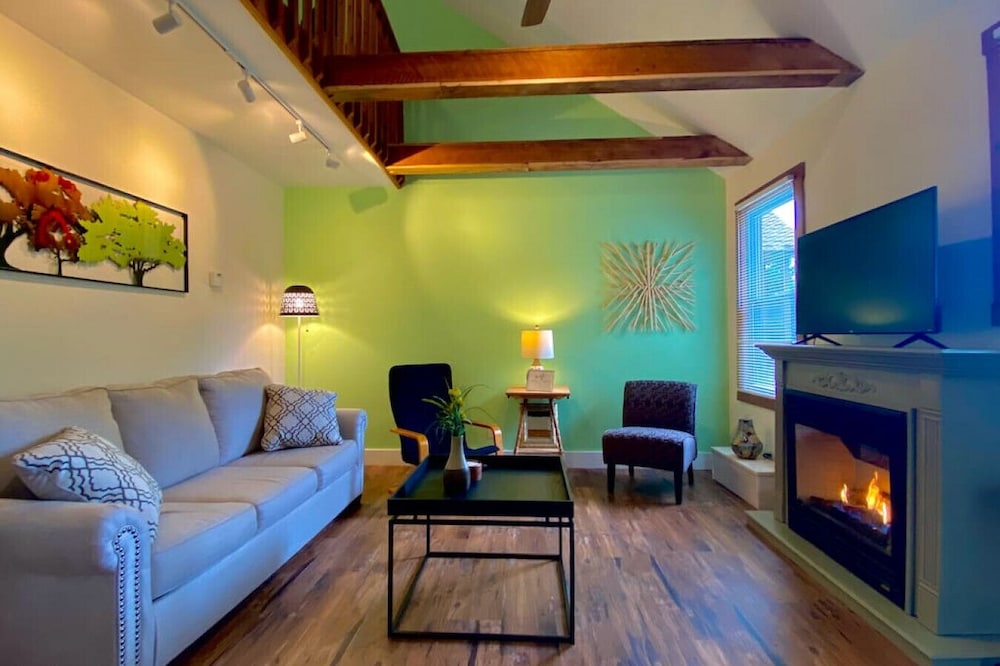 New! Relaxing Agrihood Bungalow Getaway-Fireplace/WiFi