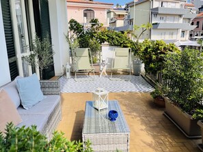 Terrace/patio - Elegant and bright apartment with terrace on the waterfront of Aci Trezza (Aci Trezza)