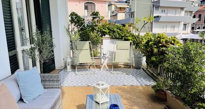 Elegant and bright apartment with terrace on the waterfront of Aci Trezza