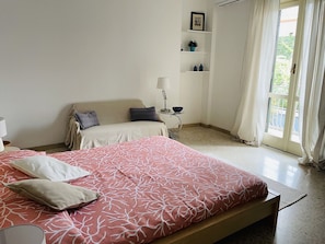 3 bedrooms, iron/ironing board, travel cot, free WiFi