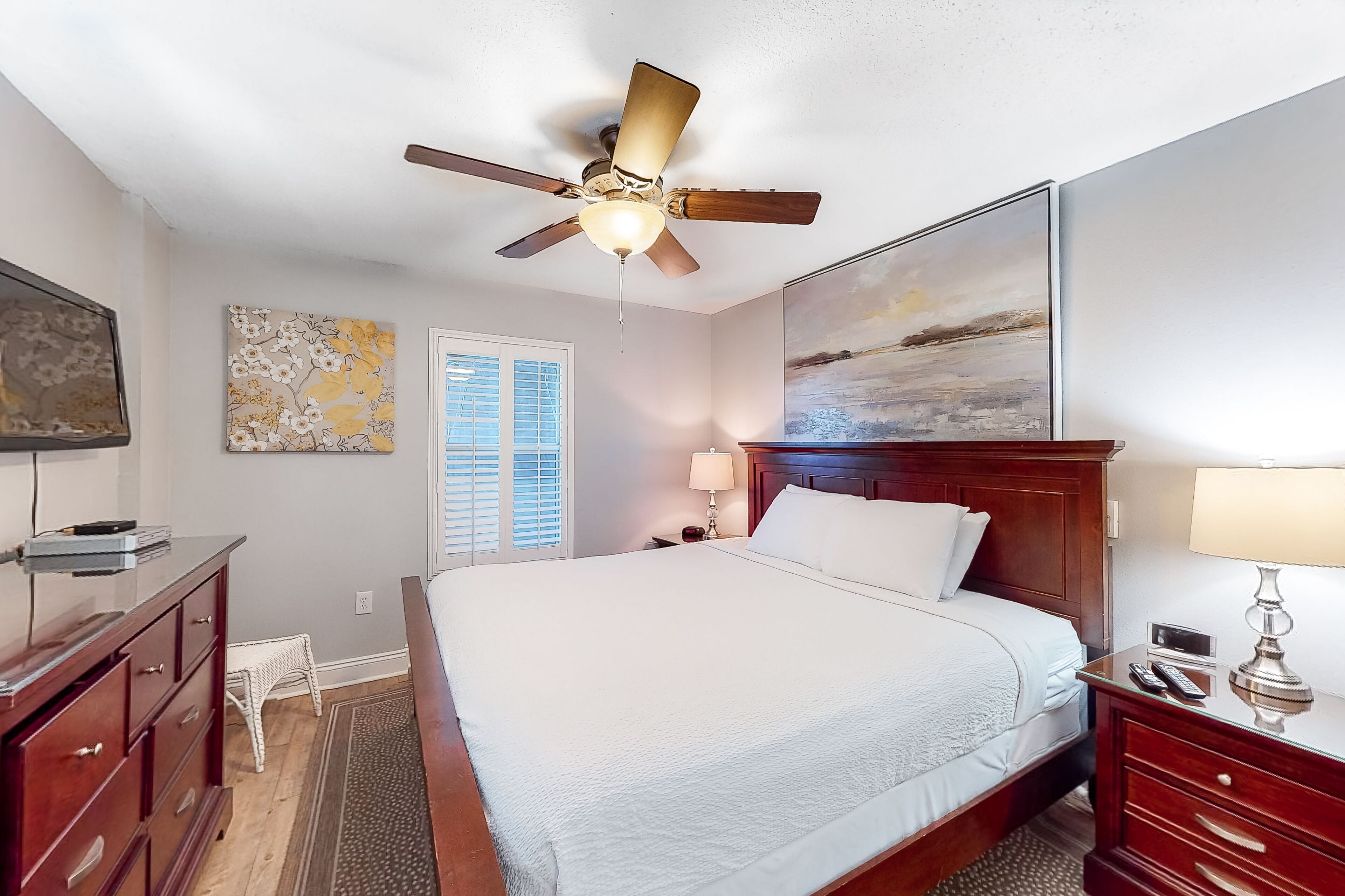 Gulf-front condo with balcony, water views, pools, hot tub & beach access