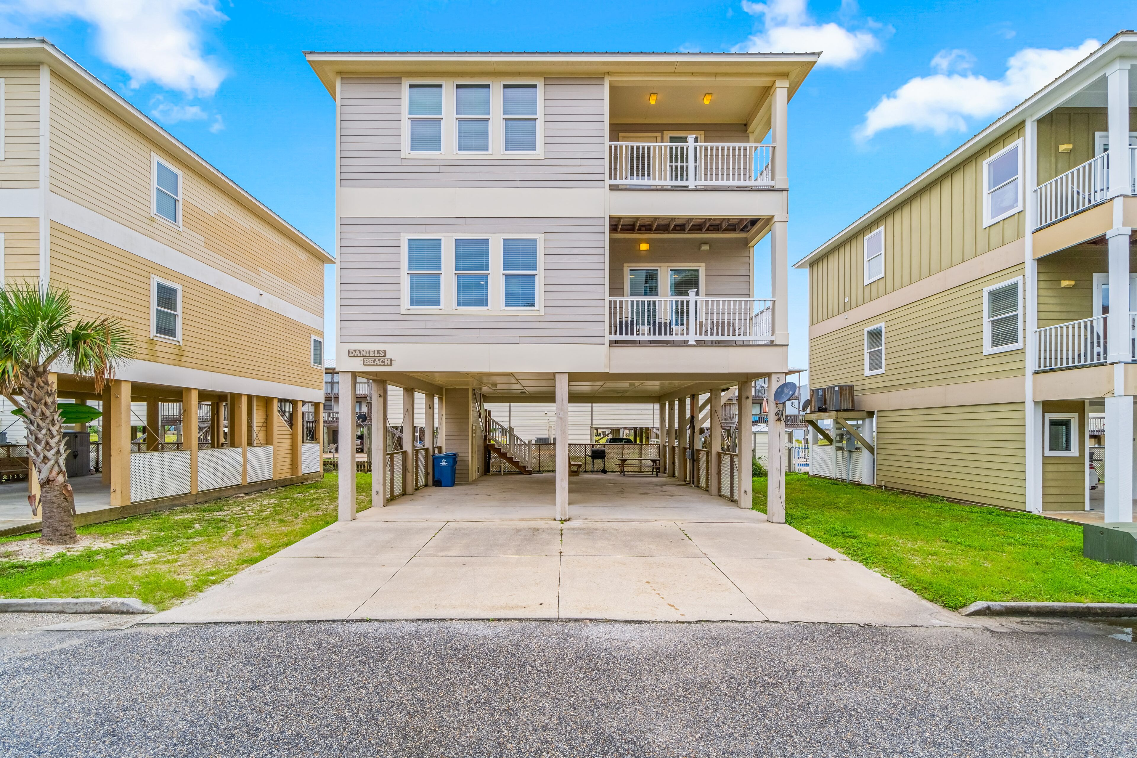 Wonderful home near the gulf w/shared pool, fishing pier, easy beach access