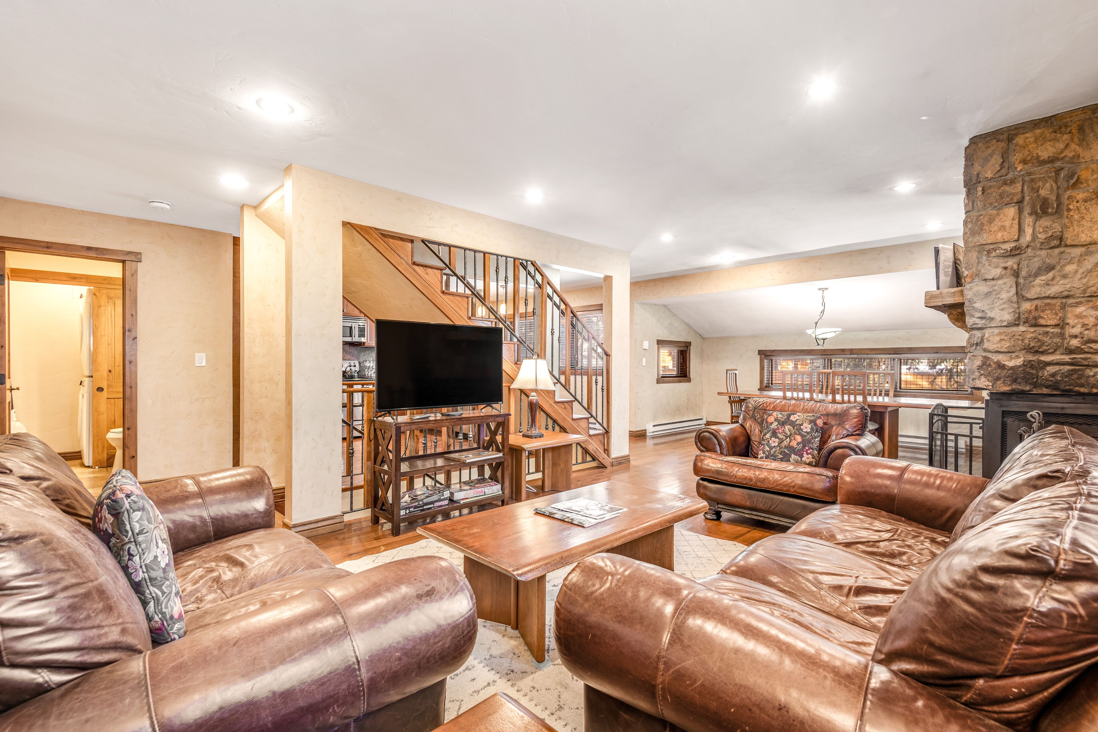 Vail Valley townhome with fireplace, balcony, & washer/dryer - near ski slopes