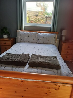 1 chambre, fer et planche Ă repasser, Wi-Fi gratuit, draps fournis