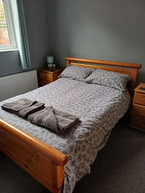 1 chambre, fer et planche à repasser, Wi-Fi gratuit, draps fournis