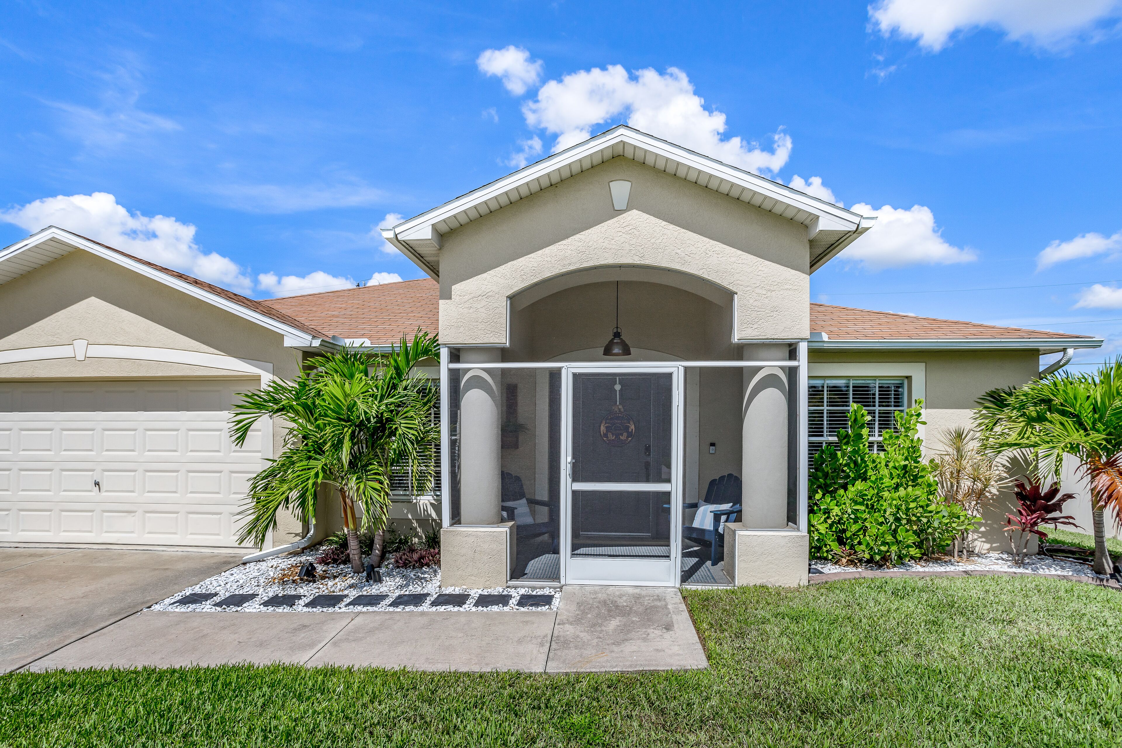 Private home with heated pool, screened lanai, grill, sun deck, & yard games