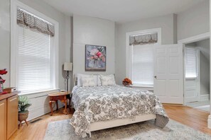 1 bedroom, desk, iron/ironing board, WiFi