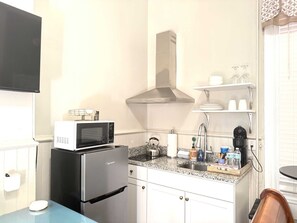 Fridge, microwave, stovetop, coffee/tea maker