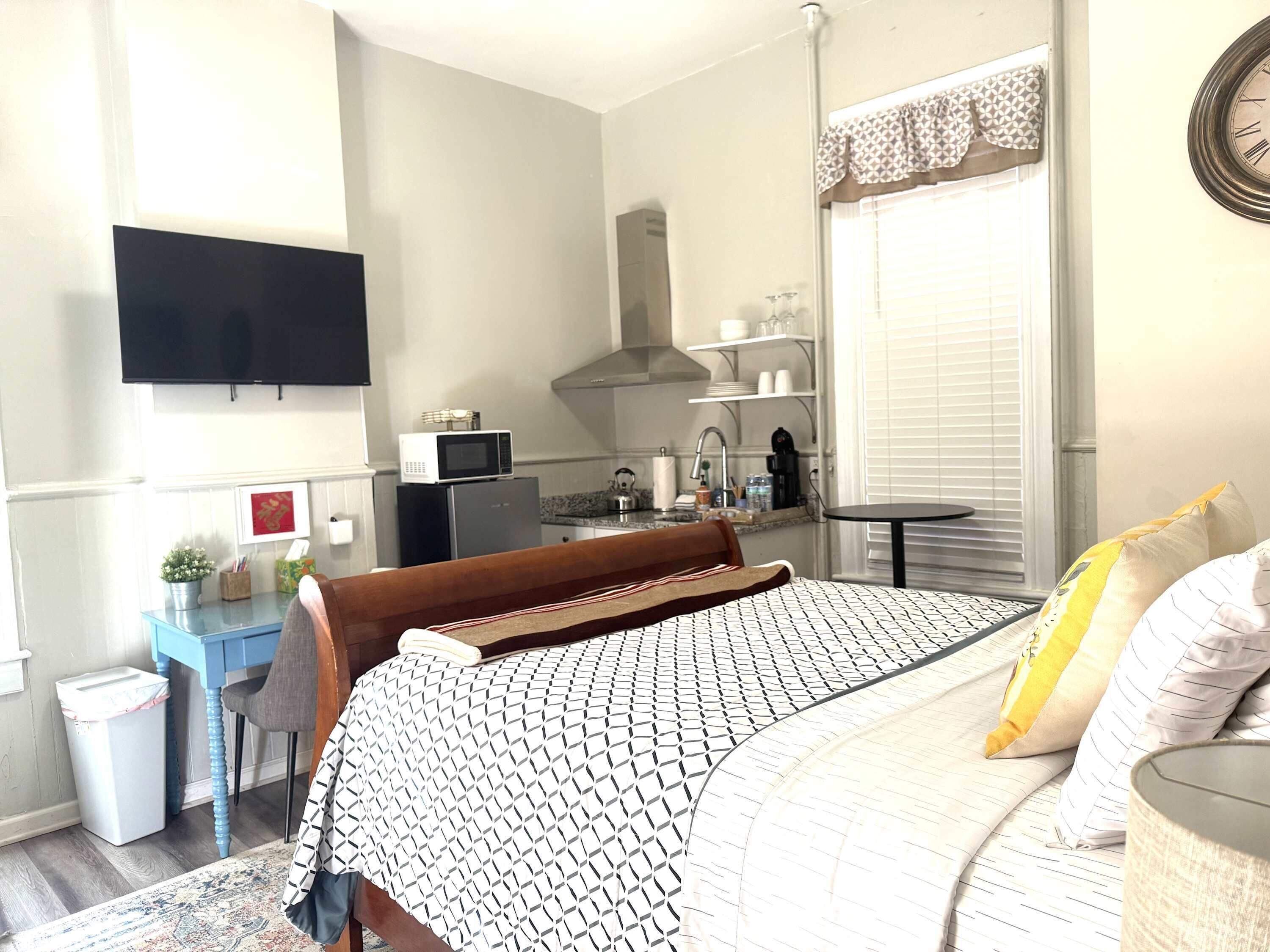 1 bedroom, desk, iron/ironing board, travel cot