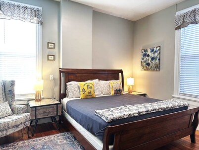 Urban Bloom/King Bed/2TVs/Free Parking/Museums