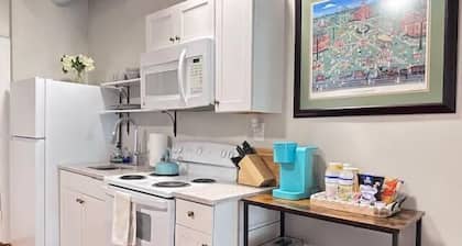 Urban Bloom/King Bed/2TVs/Free Parking/Museums