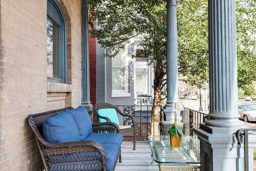 Urban Bloom/King Bed/2TVs/Free Parking/Museums