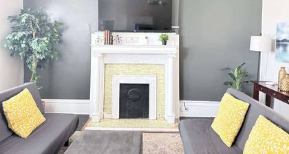 Cozy Suite/King Bed/2TVs/Free Parking & museums